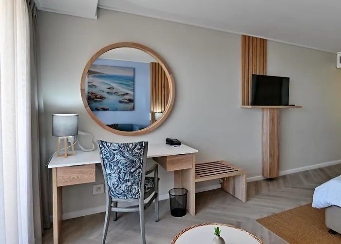 Lagoon Beach Hotel&Spa